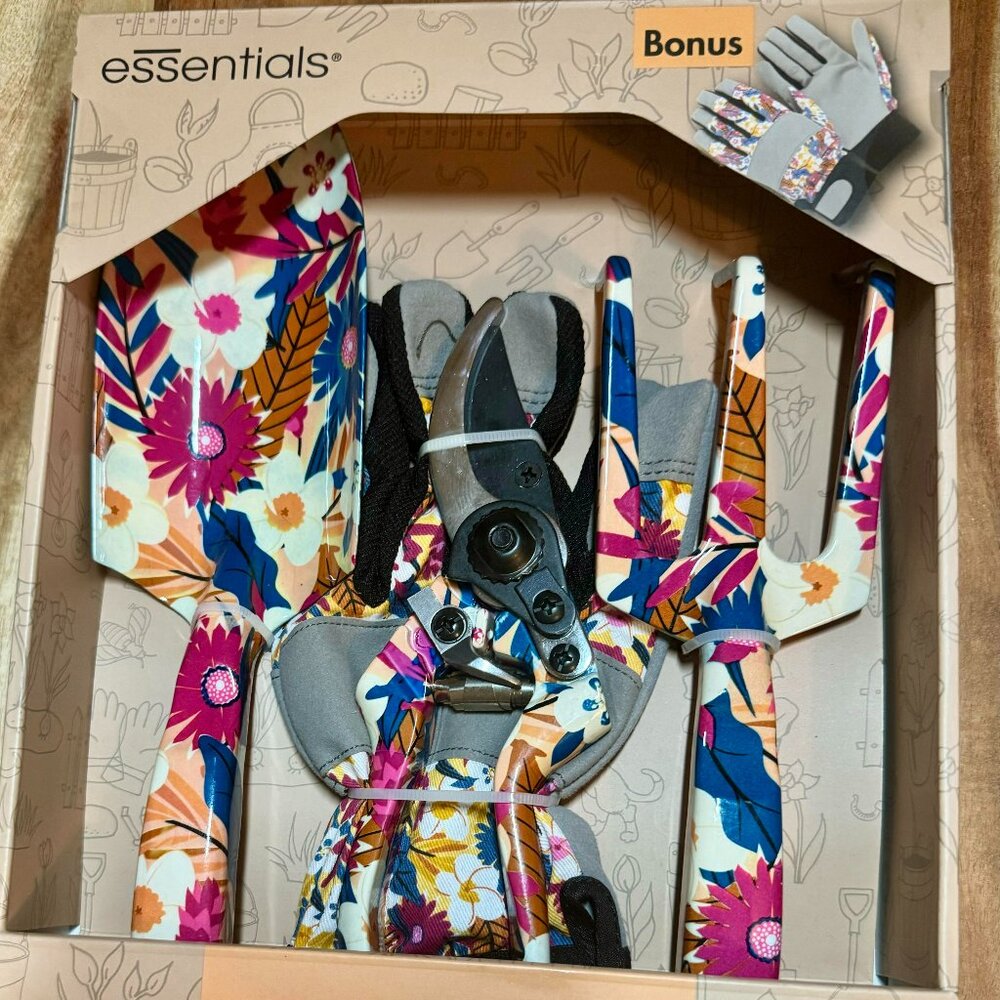 New Essentials 3 Piece Garden Tool Set & Gloves